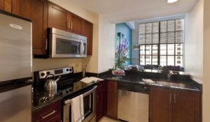 Center City apartment with eat-in kitchen and modern appliances