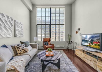 Apartment rental in Center City with a large living room featuring hardwood flooring at the Packard Motor Car Building in Philadelphia